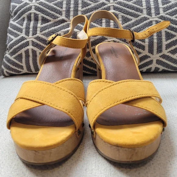 Mustard Yellow Clogs - Picture 4 of 8